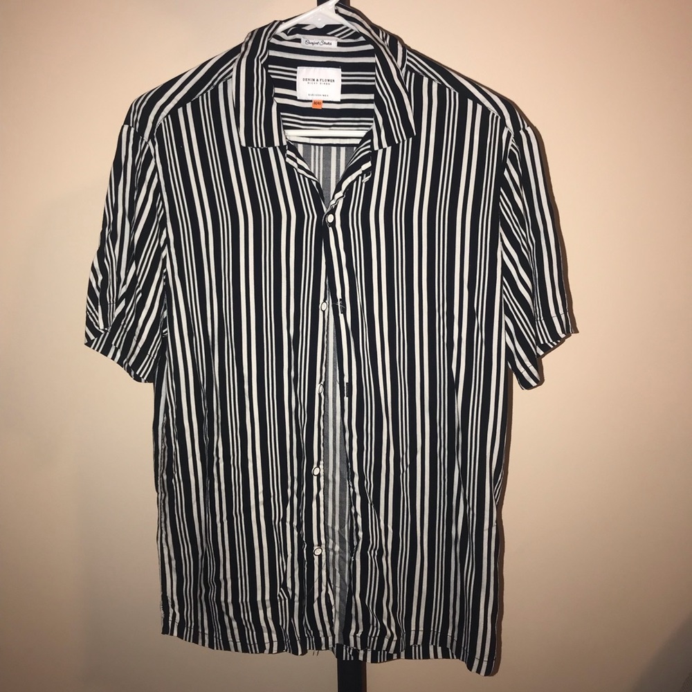 Men’s Short Sleeve Button Down
